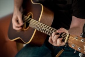 classical vs acoustic guitar